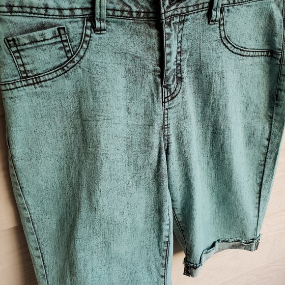 MUDD Turquoise Acid-Wash Frayed Hem Skater Bermuda Shorts - Picture 8 of 14